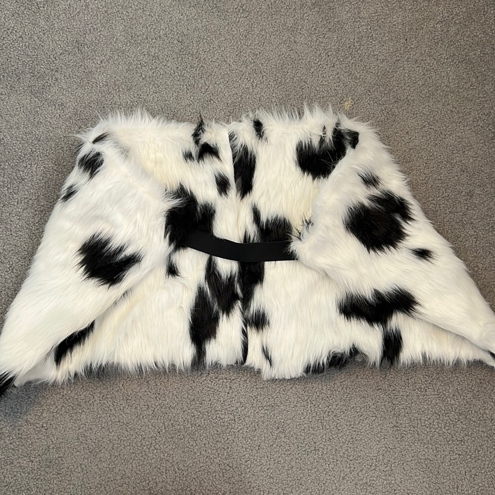 Dalmatian shawl for Cruella costume